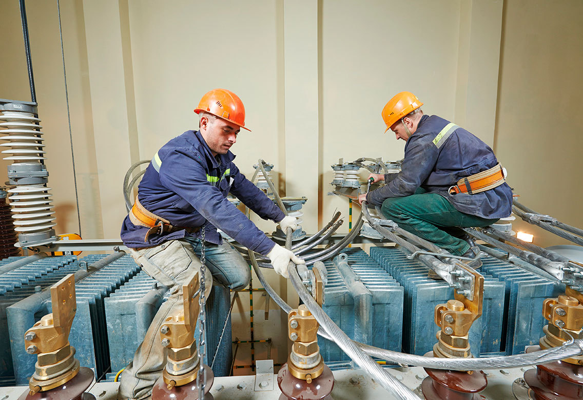 Electricistas trabajadores
